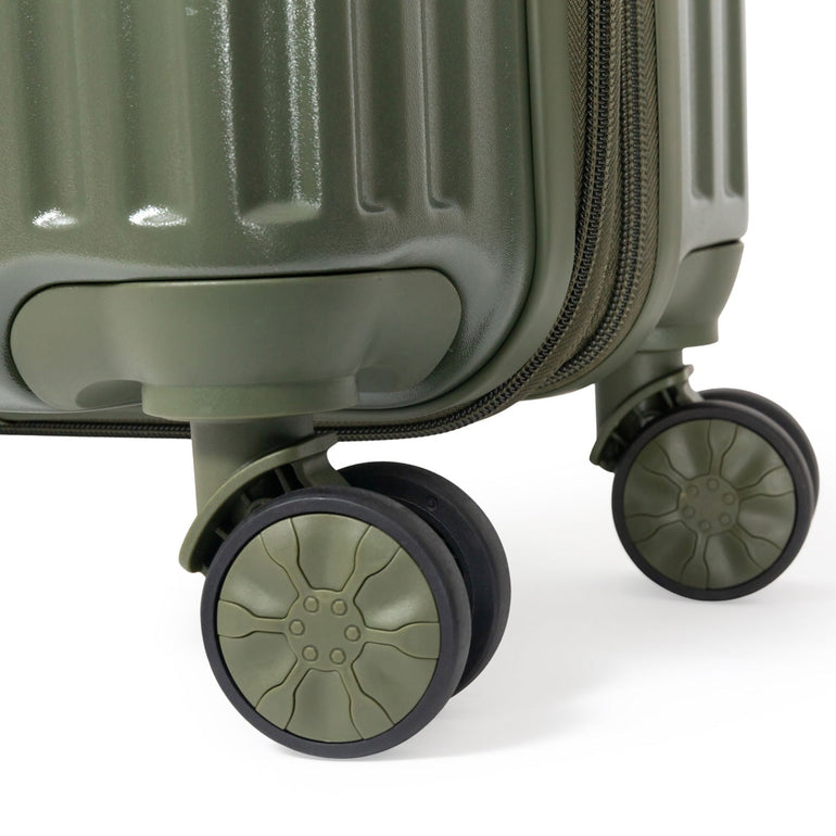 Explorer Destinations Expandable Medium Luggage