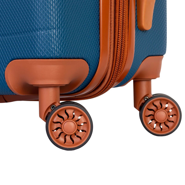 Explorer First Class Expandable Medium Luggage