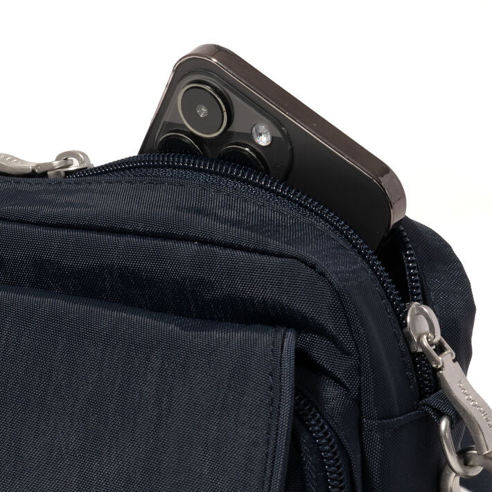 Baggallini Coastal Flip Lock Sac pour appareil photo bandoulière