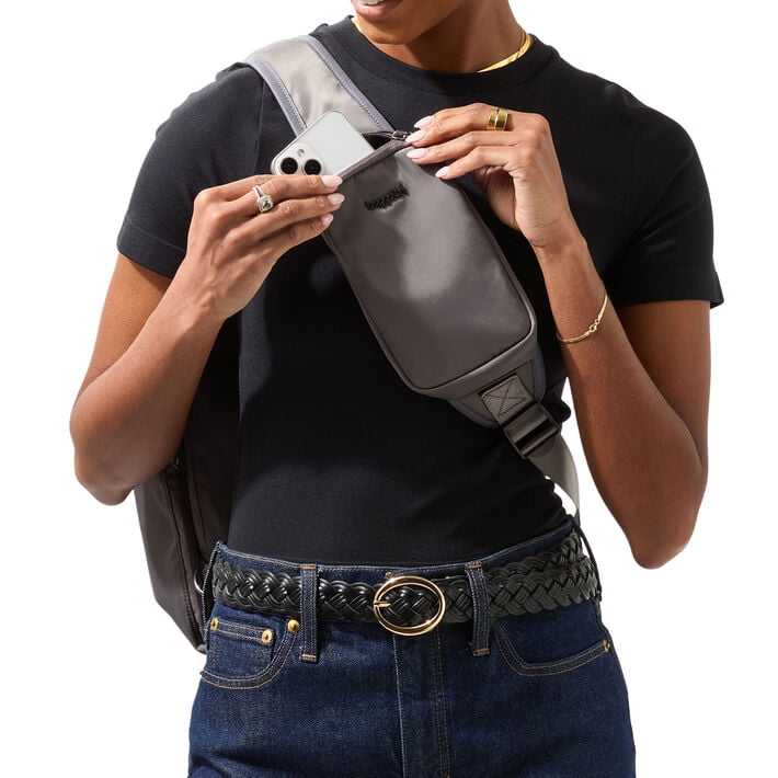 Baggallini Central Park Large Sling