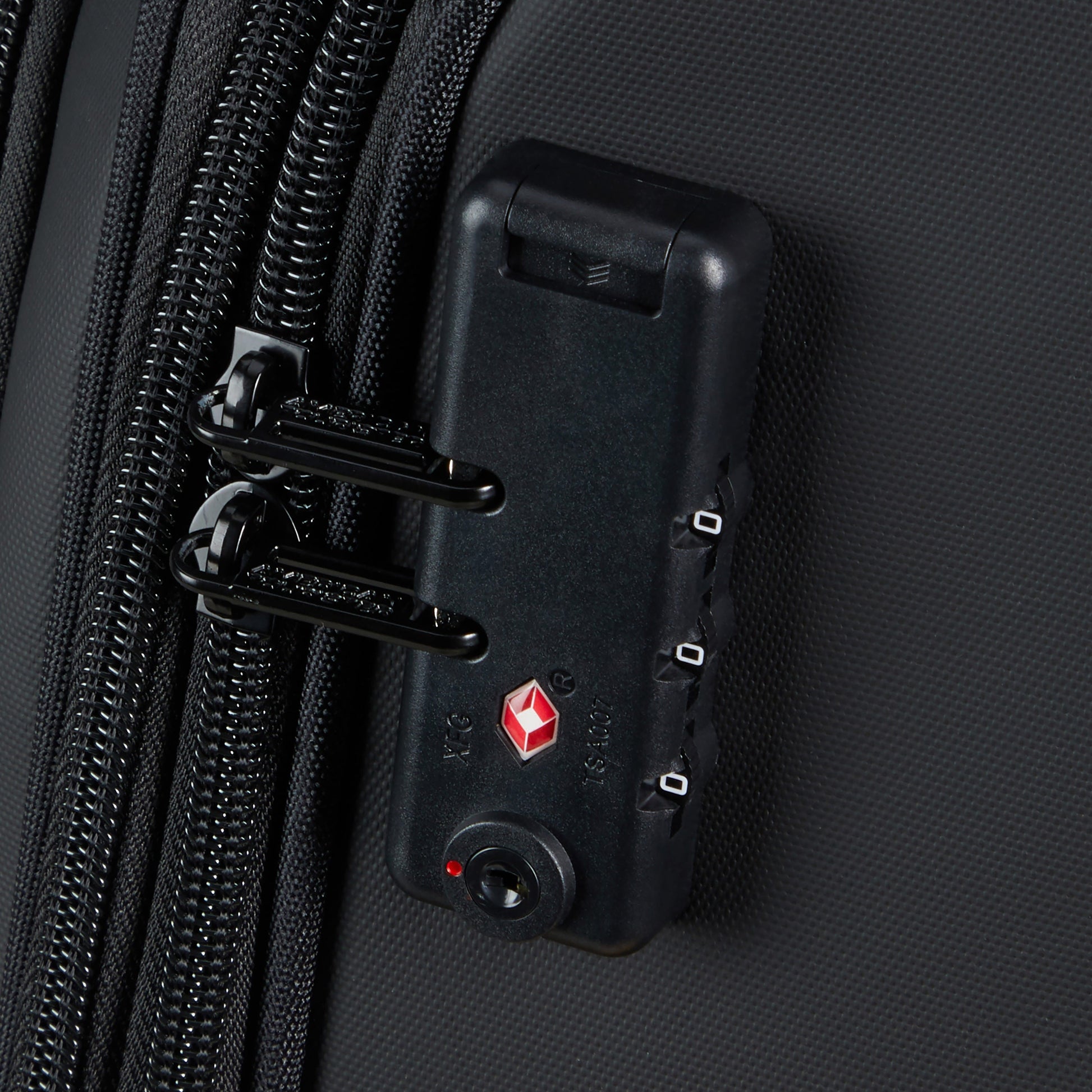 American Tourister Luggage American Tourister Daring Dash Spinner Expandable Medium Luggage