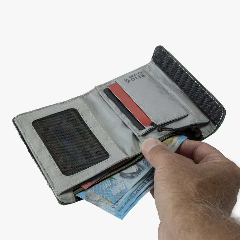 Eagle Creek Wallets Eagle Creek Stash RFID Tri-Fold Wallet