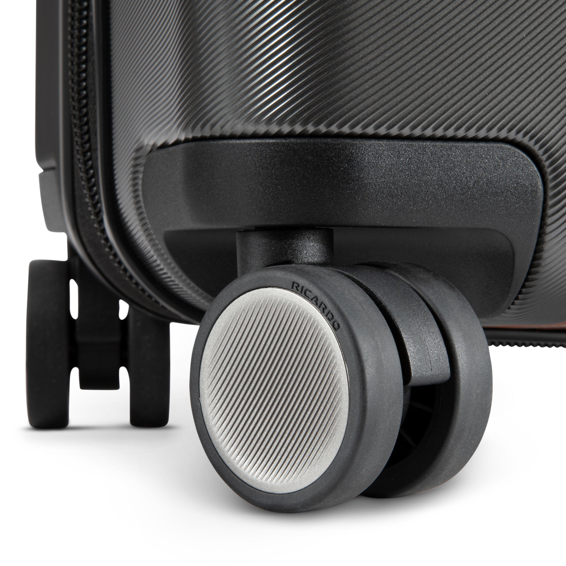 Ricardo Beverly Hills Luggage Ricardo Beverly Hills Montecito 2.0 Hardside Carry-On Expandable Spinner Luggage
