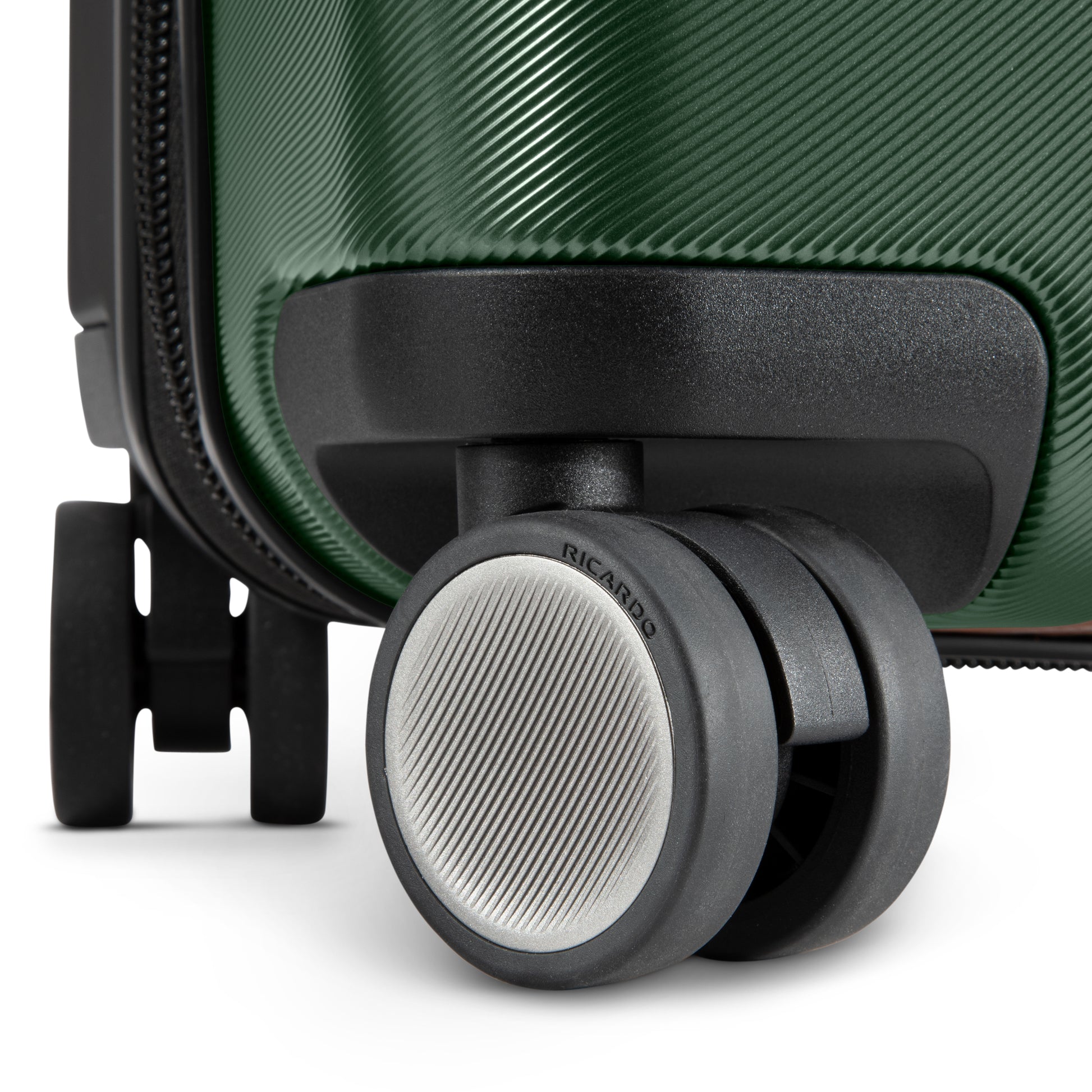 Ricardo Beverly Hills Luggage Ricardo Beverly Hills Montecito 2.0 Hardside Medium Check-In Expandable Spinner Luggage