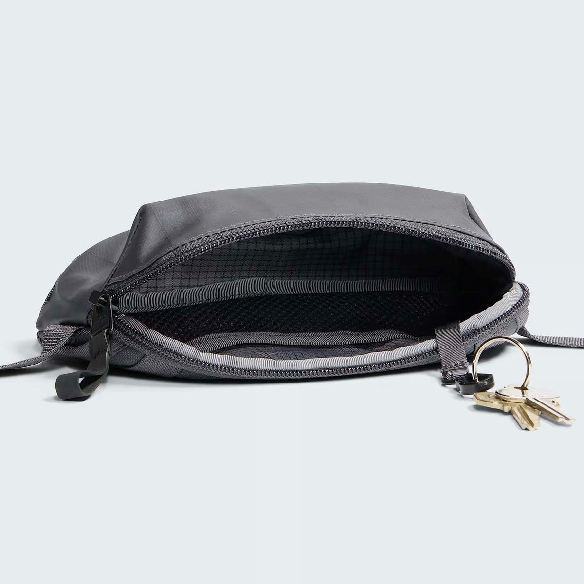 The North Face Travel Accessories Anthracite Grey/TNF Black The North Face Base Camp Voyager Pro Travel Pouch