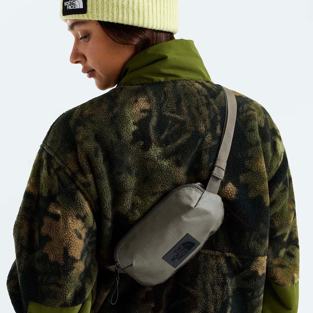 The North Face Travel Accessories New Taupe Green/TNF Black The North Face Base Camp Voyager Pro Travel Pouch - New Taupe Green/TNF Black