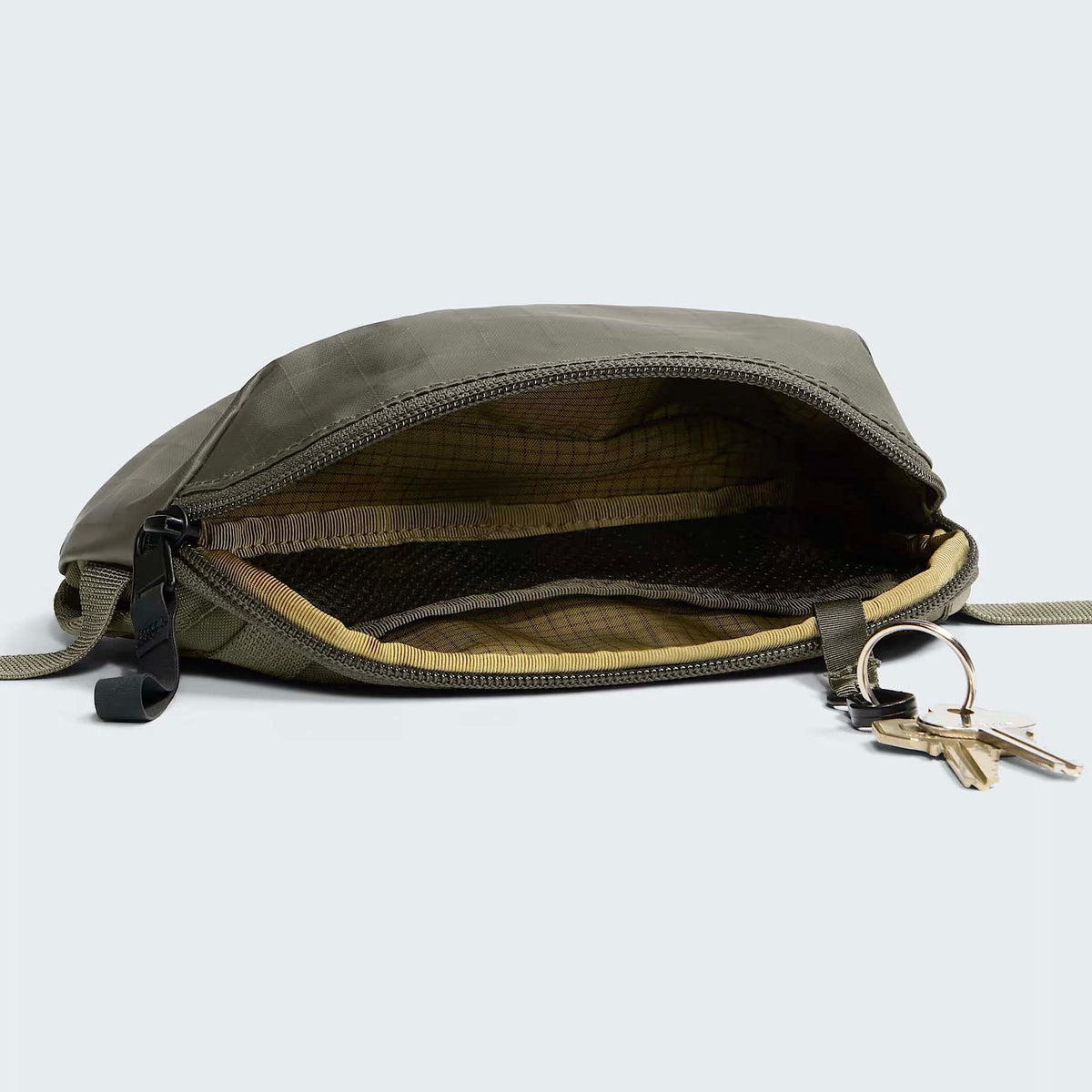 The North Face Travel Accessories New Taupe Green/TNF Black The North Face Base Camp Voyager Pro Travel Pouch - New Taupe Green/TNF Black