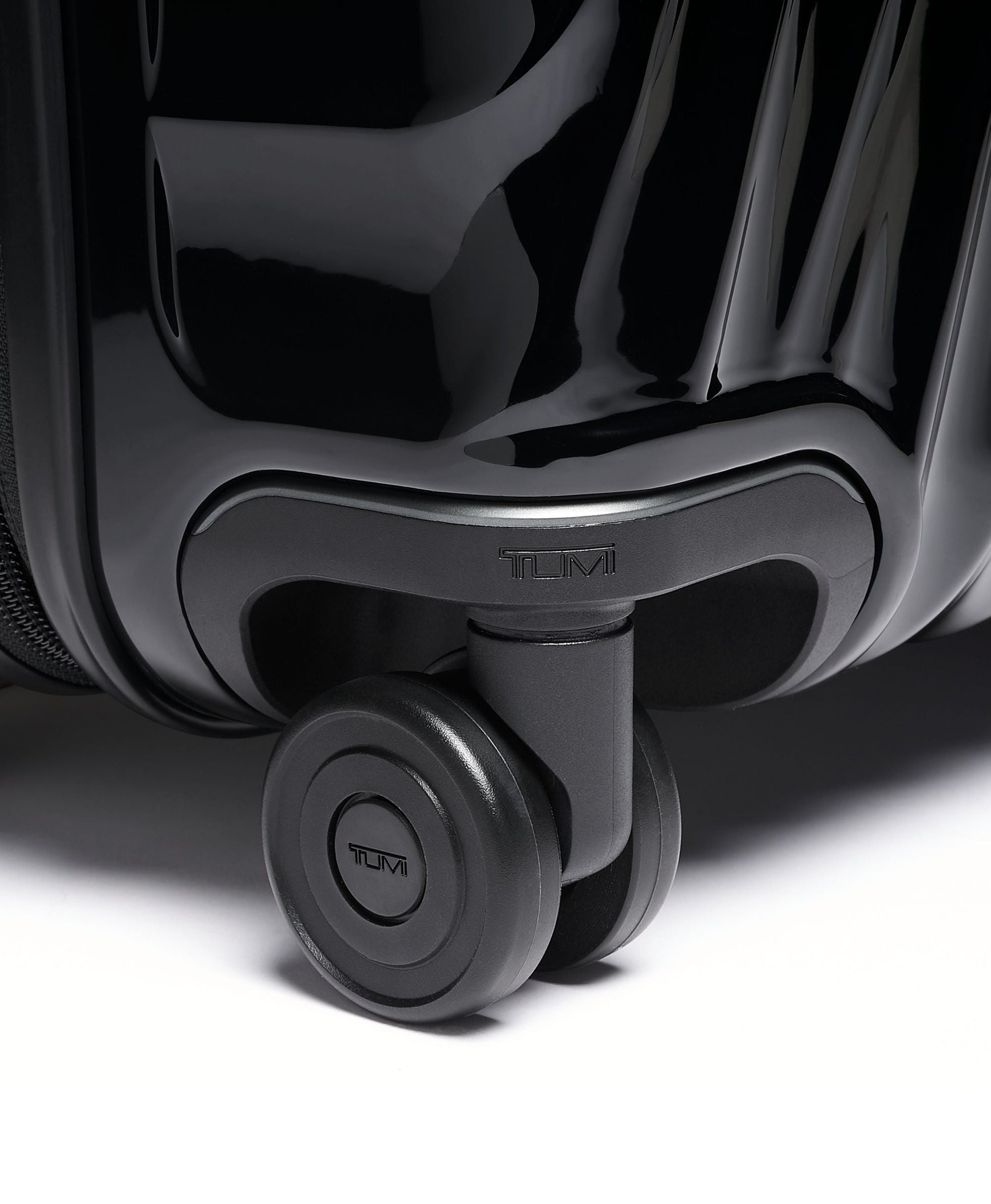 Tumi Luggage Tumi 19 Degree Short Trip Expandable 4 Wheeled Packing Case Medium Luggage