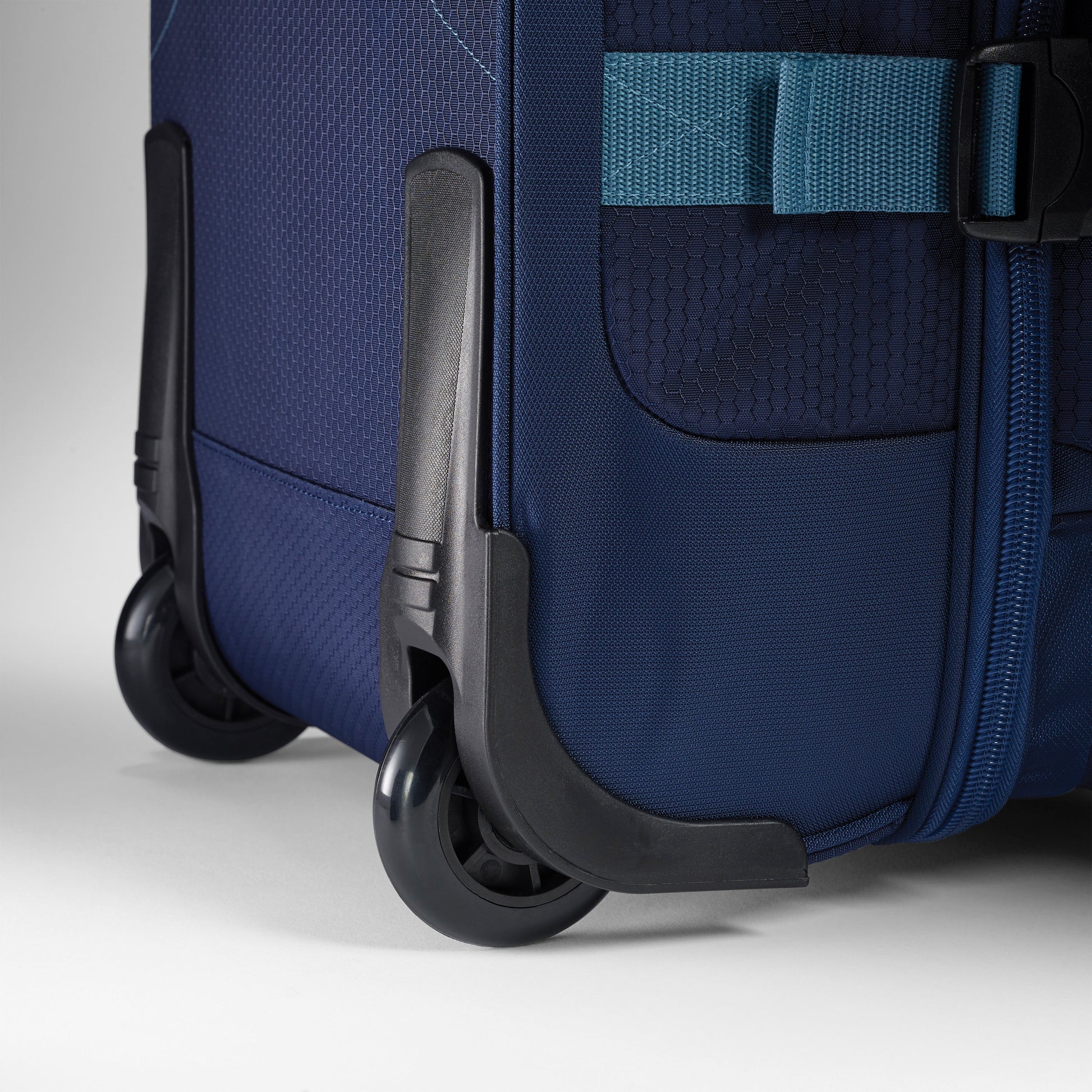 High Sierra Duffles High Sierra Fairlead Collection 22" Drop Bottom Duffle